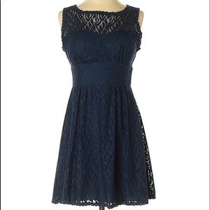 🔴CLEARANCE 🔴 BDarlan sleeveless blue lace overlay Sz 5